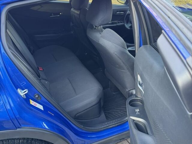 Синий Тойота C-HR, объемом двигателя 2 л и пробегом 32 тыс. км за 18300 $, фото 6 на Automoto.ua