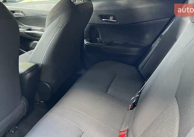 Синий Тойота C-HR, объемом двигателя 1.8 л и пробегом 79 тыс. км за 22600 $, фото 58 на Automoto.ua