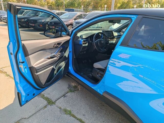 Синий Тойота C-HR, объемом двигателя 2 л и пробегом 80 тыс. км за 17790 $, фото 21 на Automoto.ua