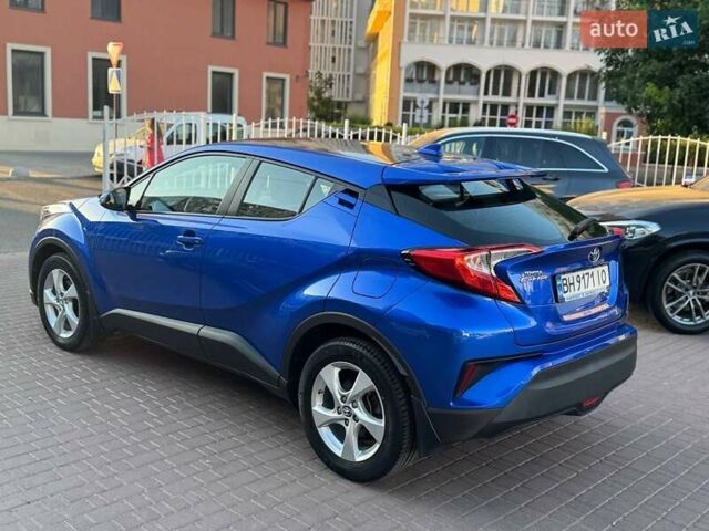 Синий Тойота C-HR, объемом двигателя 1.2 л и пробегом 60 тыс. км за 20200 $, фото 1 на Automoto.ua