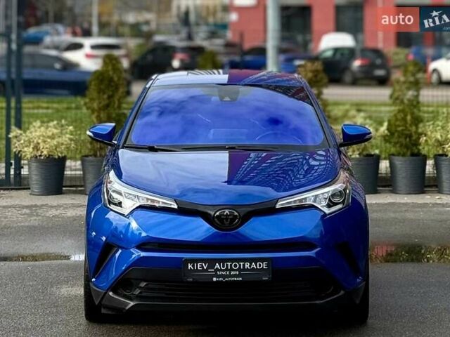 Синий Тойота C-HR, объемом двигателя 2 л и пробегом 107 тыс. км за 18500 $, фото 2 на Automoto.ua