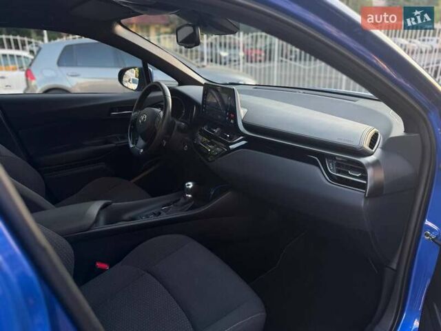 Синий Тойота C-HR, объемом двигателя 1.2 л и пробегом 60 тыс. км за 20200 $, фото 19 на Automoto.ua