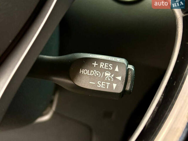 Синий Тойота C-HR, объемом двигателя 2 л и пробегом 107 тыс. км за 18500 $, фото 28 на Automoto.ua