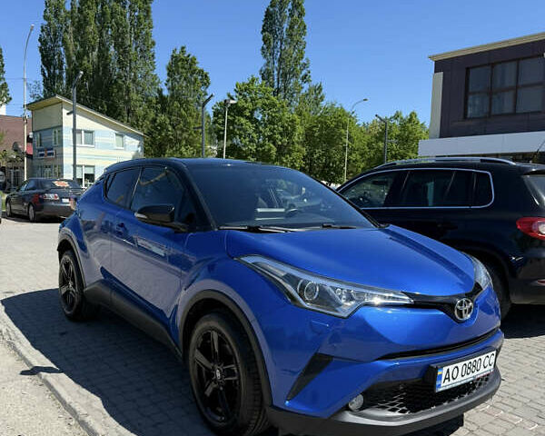 Синий Тойота C-HR, объемом двигателя 1.99 л и пробегом 70 тыс. км за 18900 $, фото 2 на Automoto.ua