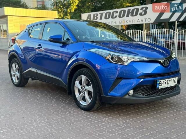 Синий Тойота C-HR, объемом двигателя 1.2 л и пробегом 60 тыс. км за 20200 $, фото 2 на Automoto.ua
