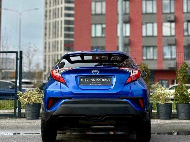 Синий Тойота C-HR, объемом двигателя 2 л и пробегом 107 тыс. км за 18500 $, фото 1 на Automoto.ua
