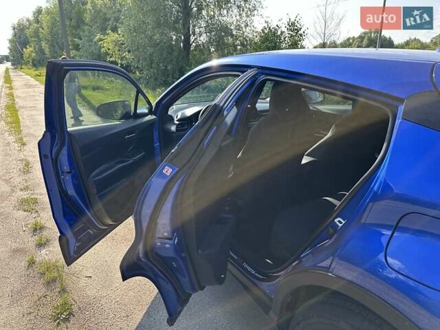 Синий Тойота C-HR, объемом двигателя 2 л и пробегом 92 тыс. км за 18950 $, фото 2 на Automoto.ua
