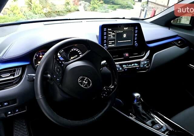 Тойота C-HR 2019 у Одесі на Automoto.ua Синій Тойота C-HR, об'ємом двигуна 1.2 л та пробігом 11 тис. км за 32500 $, фото 2 на Automoto.ua