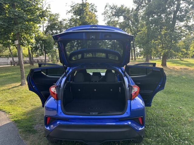 Синий Тойота C-HR, объемом двигателя 2 л и пробегом 96 тыс. км за 17300 $, фото 10 на Automoto.ua