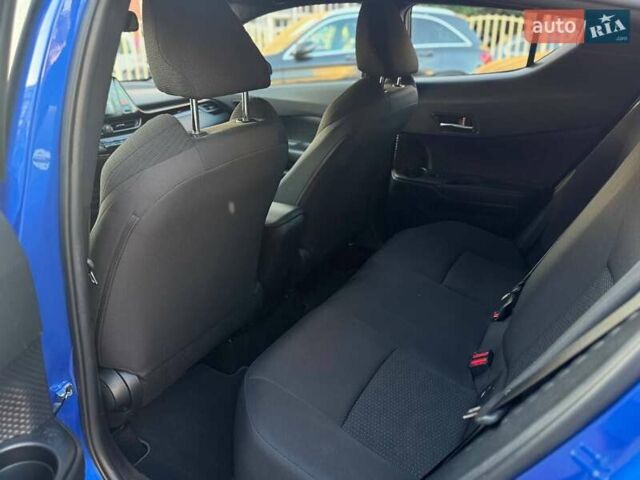 Синий Тойота C-HR, объемом двигателя 1.2 л и пробегом 60 тыс. км за 20200 $, фото 23 на Automoto.ua