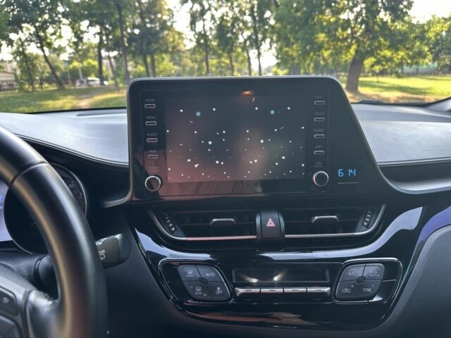 Синий Тойота C-HR, объемом двигателя 2 л и пробегом 96 тыс. км за 17300 $, фото 5 на Automoto.ua