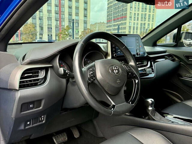 Синий Тойота C-HR, объемом двигателя 2 л и пробегом 107 тыс. км за 18500 $, фото 20 на Automoto.ua