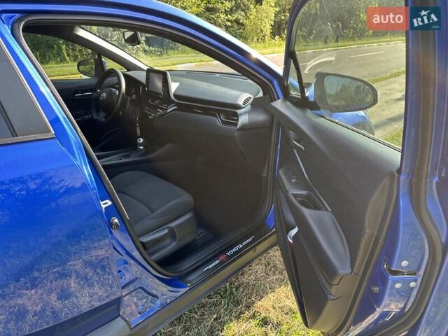 Синий Тойота C-HR, объемом двигателя 2 л и пробегом 92 тыс. км за 18950 $, фото 5 на Automoto.ua