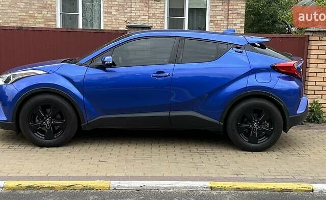 Синий Тойота C-HR, объемом двигателя 2 л и пробегом 92 тыс. км за 18950 $, фото 1 на Automoto.ua