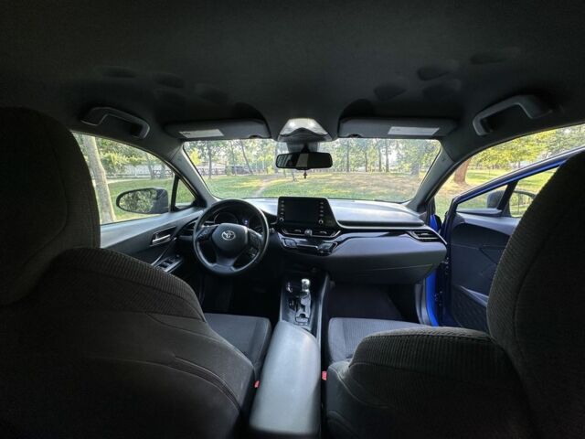 Синий Тойота C-HR, объемом двигателя 2 л и пробегом 96 тыс. км за 17300 $, фото 12 на Automoto.ua