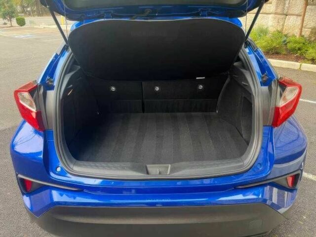 Синий Тойота C-HR, объемом двигателя 2 л и пробегом 80 тыс. км за 7800 $, фото 8 на Automoto.ua