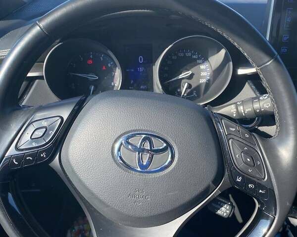 Синий Тойота C-HR, объемом двигателя 1.2 л и пробегом 80 тыс. км за 18500 $, фото 5 на Automoto.ua