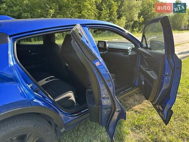 Синий Тойота C-HR, объемом двигателя 2 л и пробегом 92 тыс. км за 18950 $, фото 3 на Automoto.ua