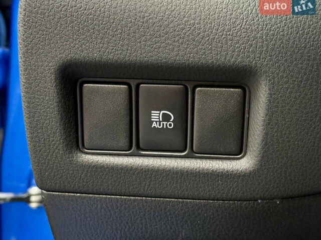 Синий Тойота C-HR, объемом двигателя 2 л и пробегом 107 тыс. км за 18500 $, фото 22 на Automoto.ua