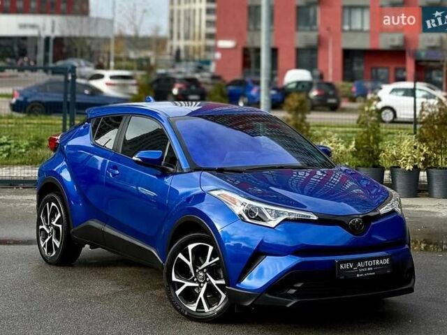 Синий Тойота C-HR, объемом двигателя 2 л и пробегом 107 тыс. км за 18500 $, фото 1 на Automoto.ua