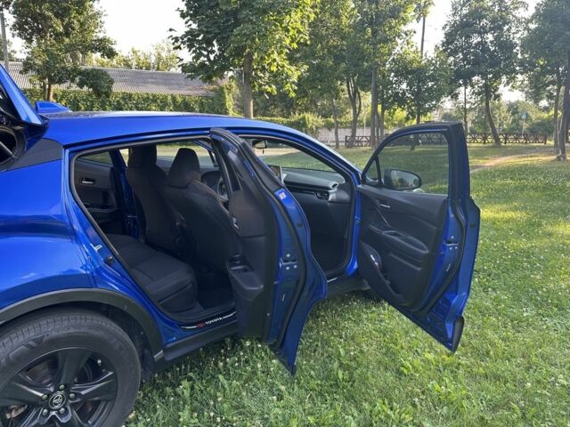 Синий Тойота C-HR, объемом двигателя 2 л и пробегом 96 тыс. км за 17300 $, фото 9 на Automoto.ua