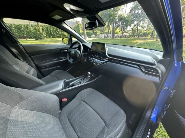 Синий Тойота C-HR, объемом двигателя 2 л и пробегом 96 тыс. км за 17300 $, фото 6 на Automoto.ua