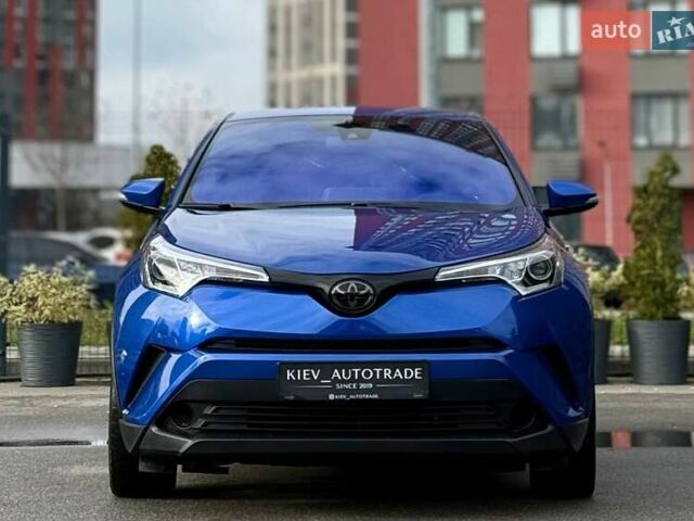 Синий Тойота C-HR, объемом двигателя 2 л и пробегом 107 тыс. км за 18500 $, фото 3 на Automoto.ua