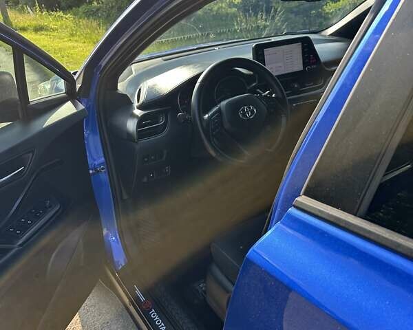 Синий Тойота C-HR, объемом двигателя 2 л и пробегом 92 тыс. км за 18950 $, фото 4 на Automoto.ua