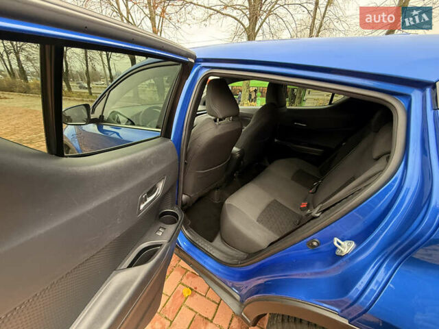 Синий Тойота C-HR, объемом двигателя 1.2 л и пробегом 138 тыс. км за 18999 $, фото 27 на Automoto.ua