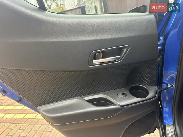 Синий Тойота C-HR, объемом двигателя 1.99 л и пробегом 56 тыс. км за 27750 $, фото 27 на Automoto.ua