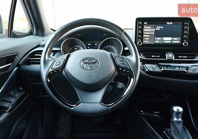 Синий Тойота C-HR, объемом двигателя 1.8 л и пробегом 97 тыс. км за 25580 $, фото 8 на Automoto.ua