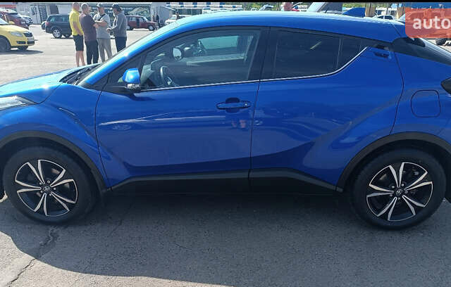 Синий Тойота C-HR, объемом двигателя 1.2 л и пробегом 130 тыс. км за 19900 $, фото 3 на Automoto.ua