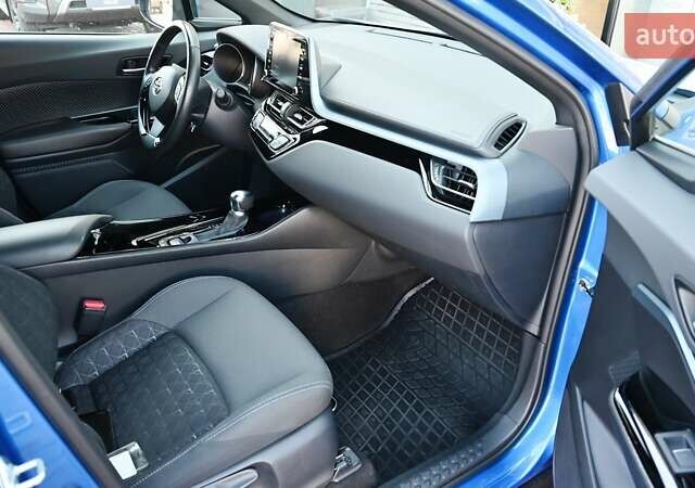 Синий Тойота C-HR, объемом двигателя 1.8 л и пробегом 97 тыс. км за 25580 $, фото 5 на Automoto.ua