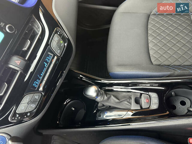 Синий Тойота C-HR, объемом двигателя 1.99 л и пробегом 56 тыс. км за 27750 $, фото 30 на Automoto.ua