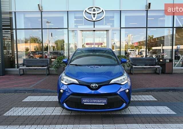 Синий Тойота C-HR, объемом двигателя 1.8 л и пробегом 97 тыс. км за 25580 $, фото 4 на Automoto.ua