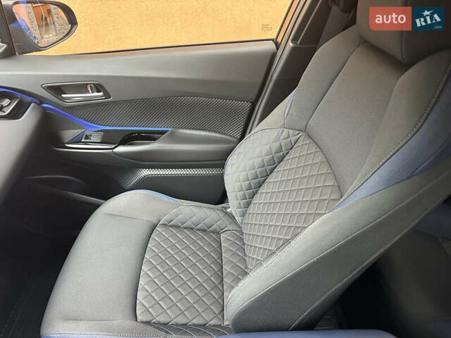 Синий Тойота C-HR, объемом двигателя 1.99 л и пробегом 56 тыс. км за 27750 $, фото 20 на Automoto.ua