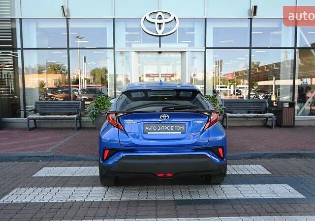 Синий Тойота C-HR, объемом двигателя 1.8 л и пробегом 97 тыс. км за 25580 $, фото 3 на Automoto.ua