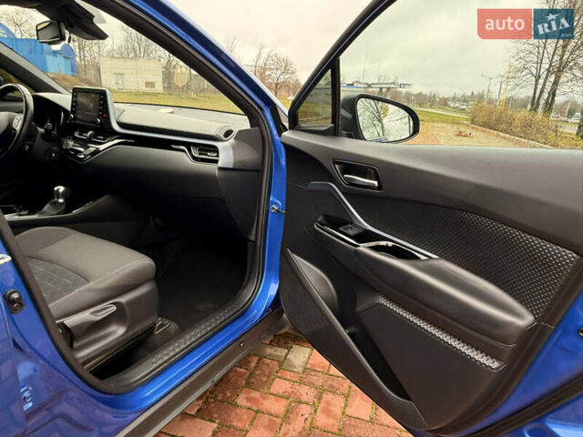 Синий Тойота C-HR, объемом двигателя 1.2 л и пробегом 138 тыс. км за 18999 $, фото 37 на Automoto.ua