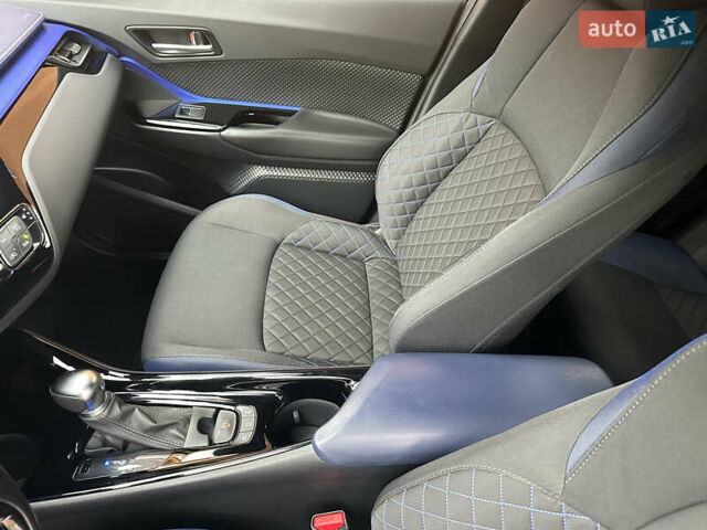 Синий Тойота C-HR, объемом двигателя 1.99 л и пробегом 56 тыс. км за 27750 $, фото 24 на Automoto.ua