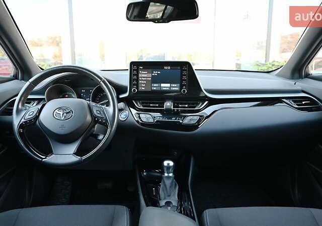 Синий Тойота C-HR, объемом двигателя 1.8 л и пробегом 97 тыс. км за 25580 $, фото 7 на Automoto.ua