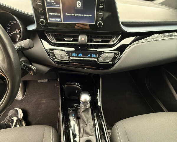 Синий Тойота C-HR, объемом двигателя 1.2 л и пробегом 138 тыс. км за 18999 $, фото 26 на Automoto.ua
