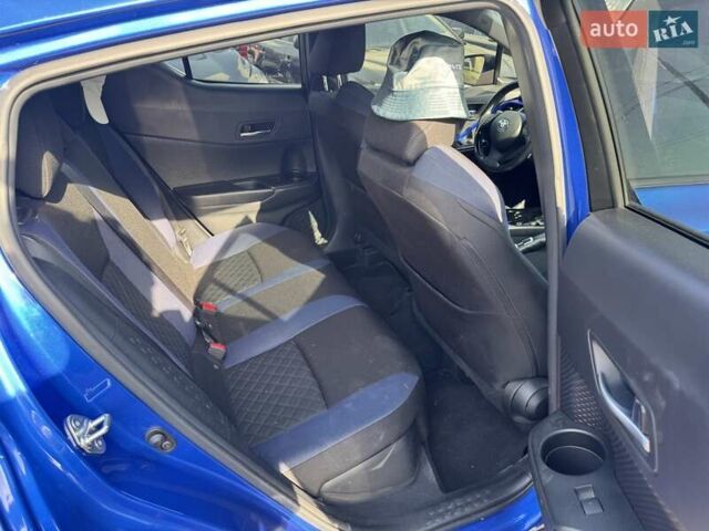 Синий Тойота C-HR, объемом двигателя 2 л и пробегом 88 тыс. км за 23950 $, фото 19 на Automoto.ua