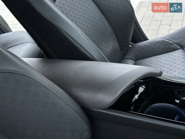 Зелений Тойота C-HR, об'ємом двигуна 1.99 л та пробігом 59 тис. км за 22700 $, фото 38 на Automoto.ua