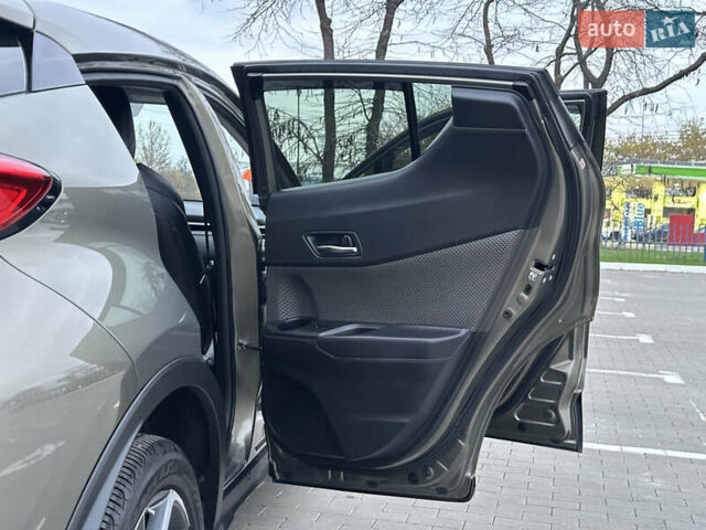 Зелений Тойота C-HR, об'ємом двигуна 1.99 л та пробігом 59 тис. км за 22700 $, фото 26 на Automoto.ua