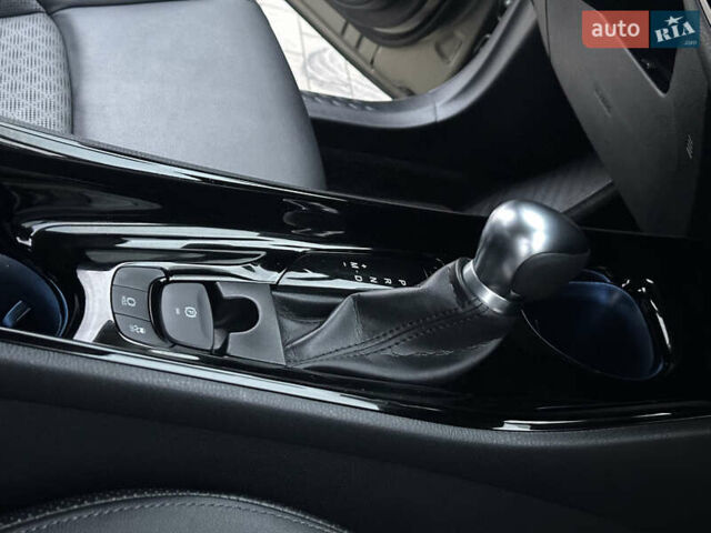 Зелений Тойота C-HR, об'ємом двигуна 1.99 л та пробігом 59 тис. км за 22700 $, фото 39 на Automoto.ua