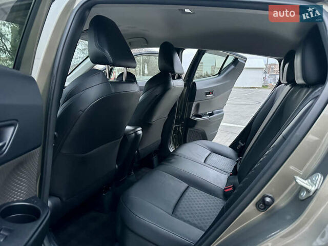 Зелений Тойота C-HR, об'ємом двигуна 1.99 л та пробігом 59 тис. км за 22700 $, фото 28 на Automoto.ua
