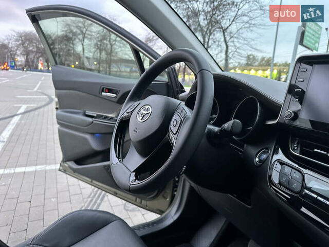 Зелений Тойота C-HR, об'ємом двигуна 1.99 л та пробігом 59 тис. км за 22700 $, фото 42 на Automoto.ua