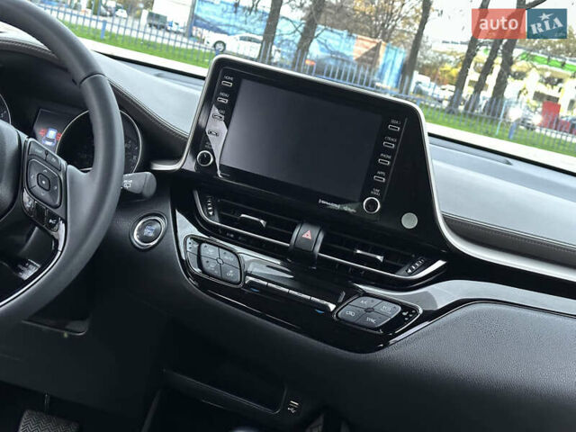 Зелений Тойота C-HR, об'ємом двигуна 1.99 л та пробігом 59 тис. км за 22700 $, фото 31 на Automoto.ua