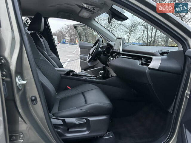 Зелений Тойота C-HR, об'ємом двигуна 1.99 л та пробігом 59 тис. км за 22700 $, фото 35 на Automoto.ua