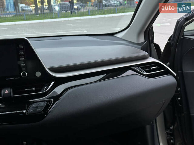 Зелений Тойота C-HR, об'ємом двигуна 1.99 л та пробігом 59 тис. км за 22700 $, фото 32 на Automoto.ua